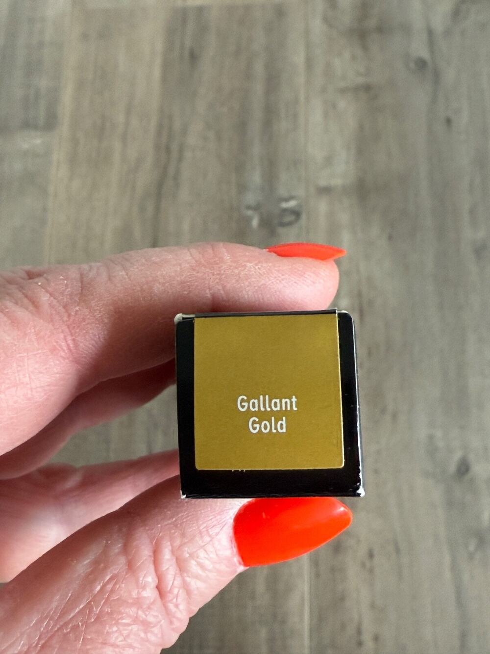 IT Cosmetics Superhero No Tug Eyeshadow Stick Gallant Gold Brand New